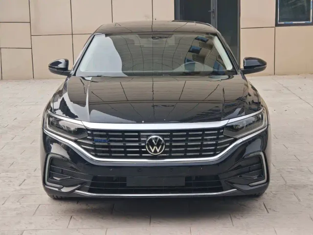 Volkswagen Passat — Фото автомобиля 3