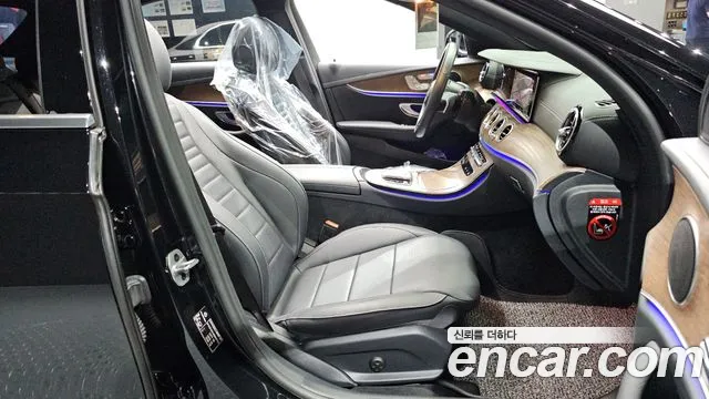 Mercedes-Benz E-Class — Фото автомобиля 11
