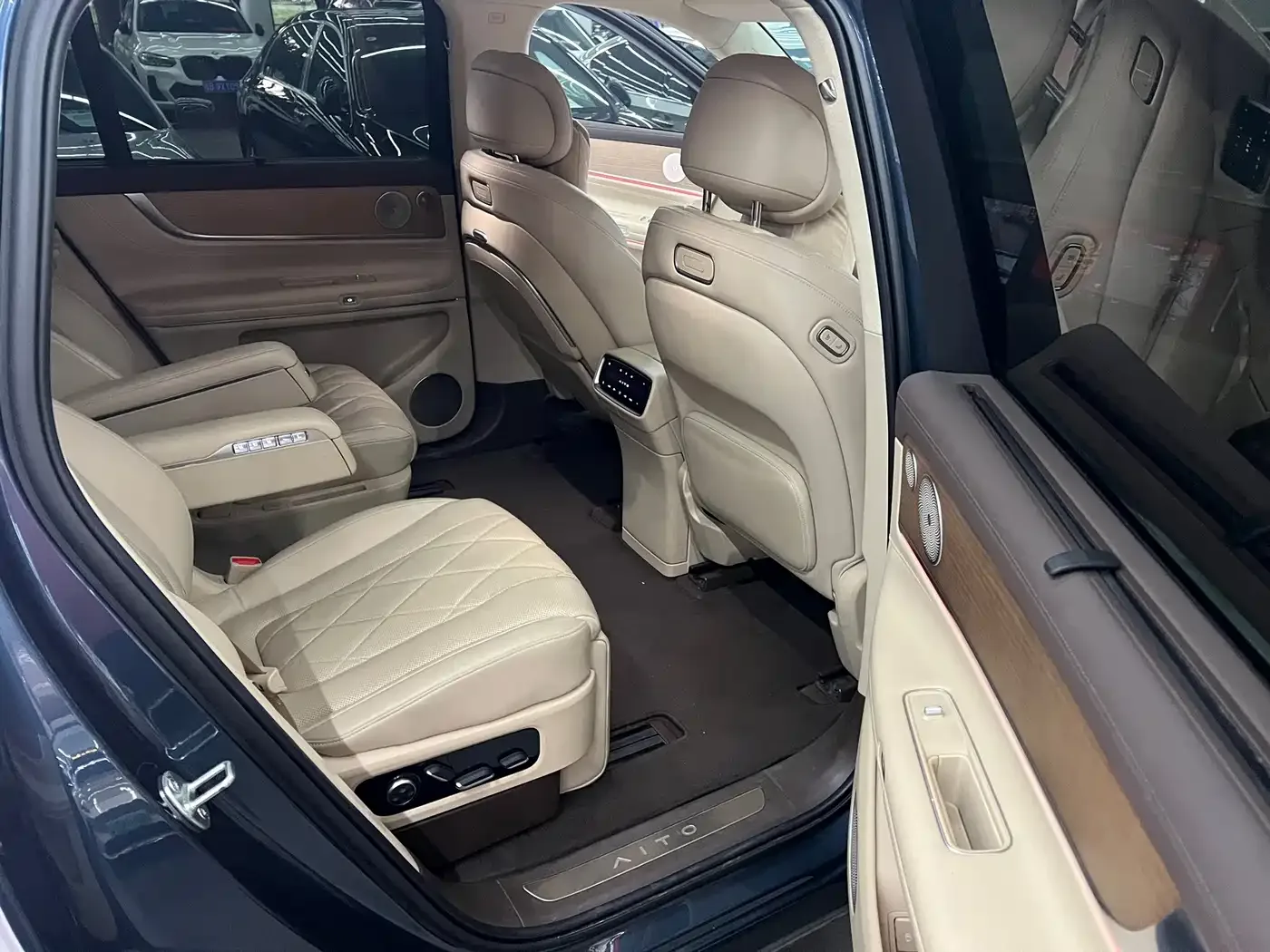 AITO Wenjie AITO M9 2024 Range Extender Ultra 52kWh 6-seater — Фото автомобиля 5