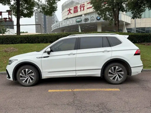 Volkswagen Tiguan L PHEV — Фото автомобиля 3