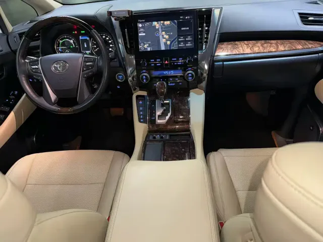 Toyota Alphard — Фото автомобиля 8