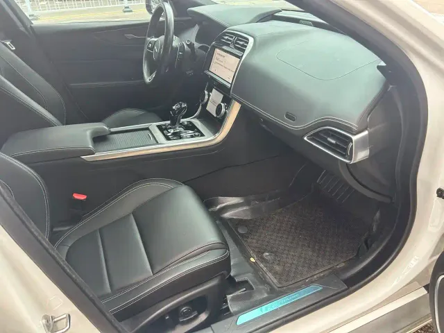 Jaguar XEL — Фото автомобиля 6