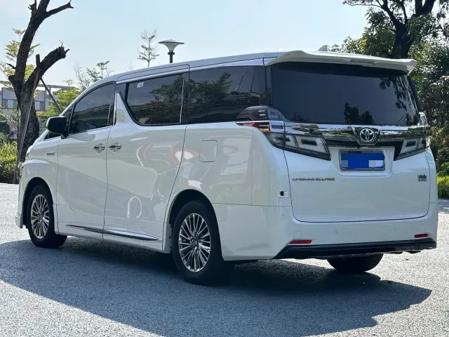 Toyota Vellfire — Фото автомобиля 6