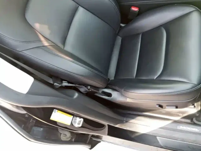 Tesla Model Y — Фото автомобиля 24