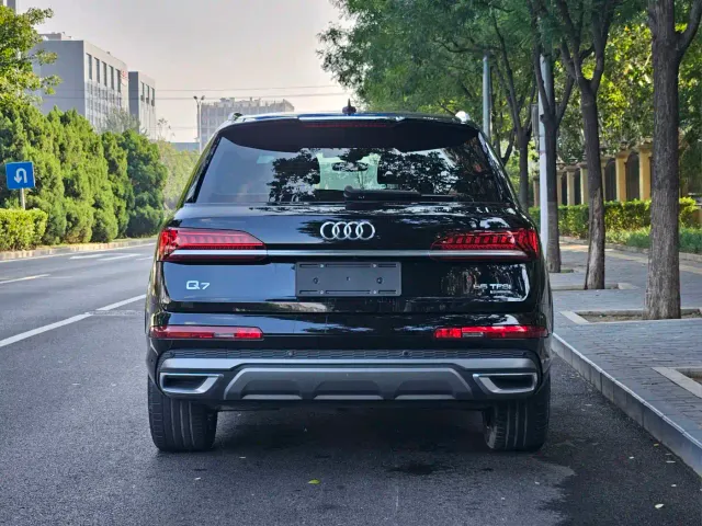 Audi Q7 — Фото автомобиля 5