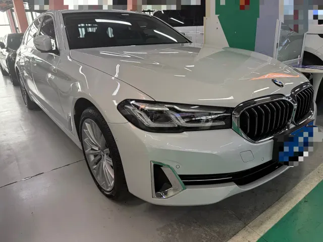 BMW 5 Series — Фото автомобиля 3