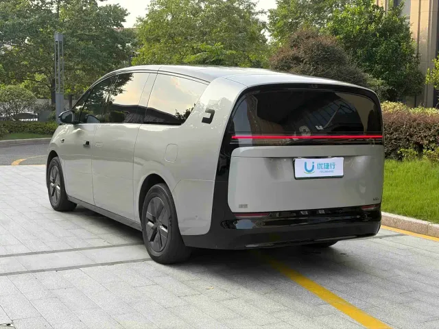 Li Auto MEGA — Фото автомобиля 7