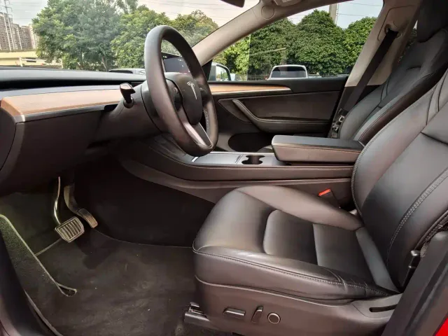 Tesla Model Y — Фото автомобиля 12