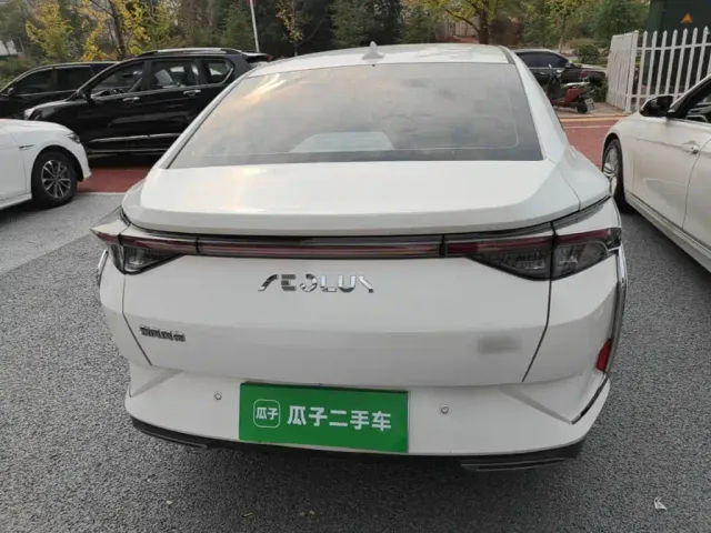 Dongfeng Yixuan — Фото автомобиля 5