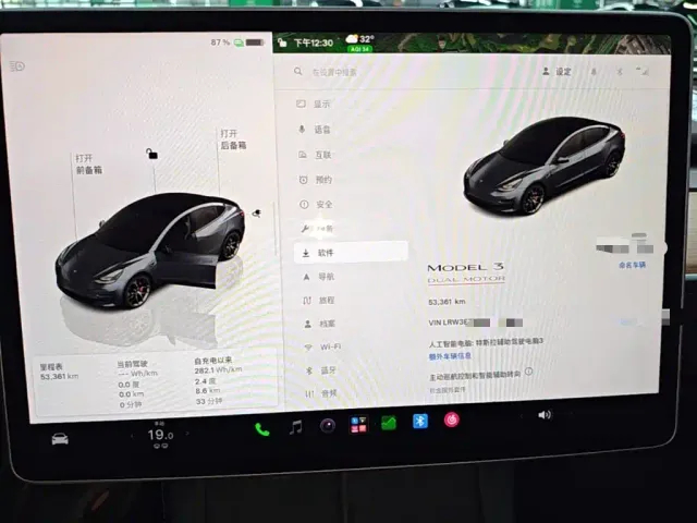 Tesla Model 3 — Фото автомобиля 11