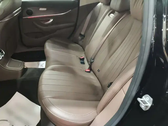 Mercedes-Benz E-Class — Фото автомобиля 16