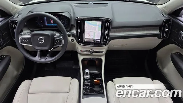 Volvo XC40 — Фото автомобиля 10