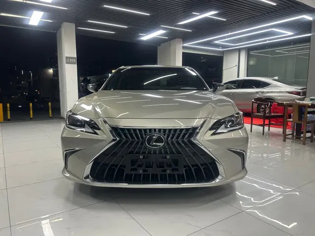 Lexus ES — Фото автомобиля 2