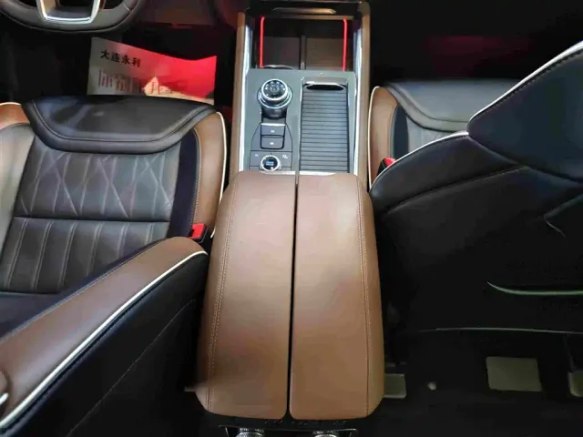 Ford Explorer — Фото автомобиля 9