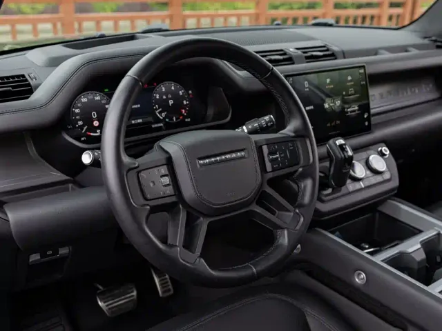 Land Rover Defender — Фото автомобиля 9
