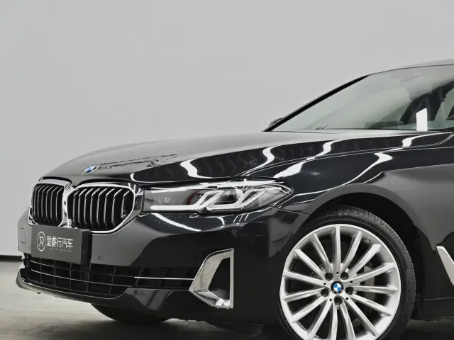 BMW 5 Series — Фото автомобиля 24