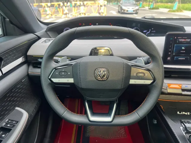 Changan UNI-V — Фото автомобиля 4