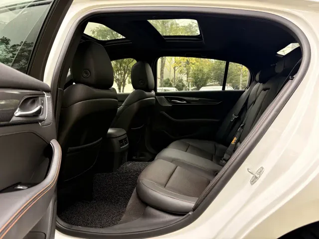 Cadillac CT5 — Фото автомобиля 6
