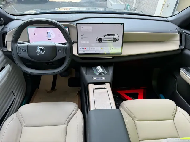 Volvo XC70 Plug-in Hybrid — Фото автомобиля 10