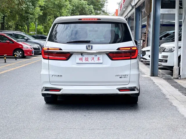Honda Odyssey — Фото автомобиля 5