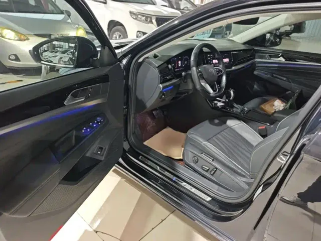Volkswagen Passat — Фото автомобиля 15