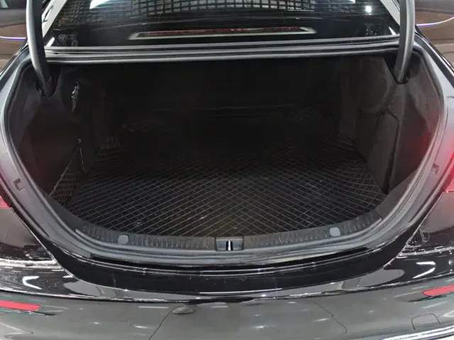 Mercedes-Benz E-Class — Фото автомобиля 11