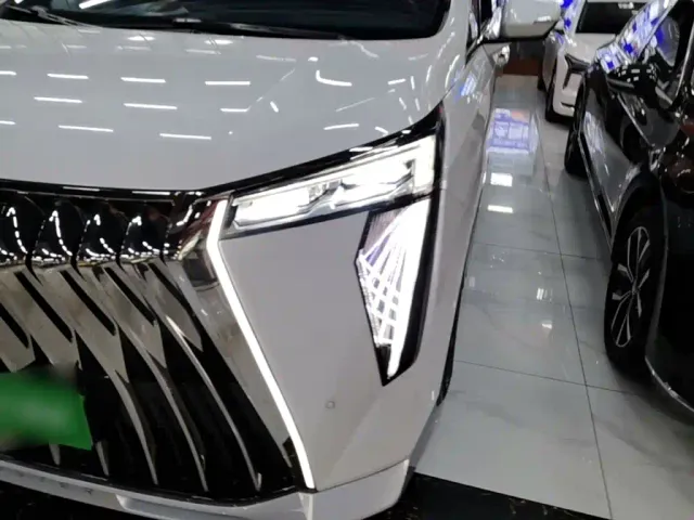 GAC Trumpchi M8 — Фото автомобиля 23
