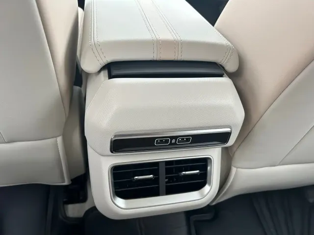 Geely ICON — Фото автомобиля 8