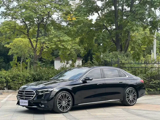 Mercedes-Benz E-Class — Фото автомобиля 2