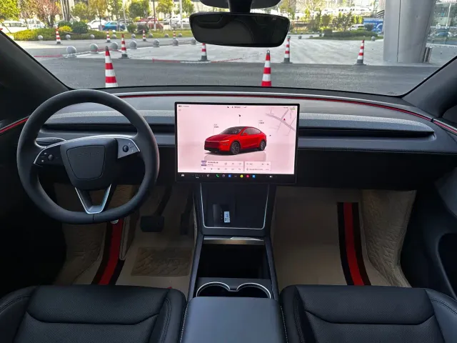 Tesla Model Y — Фото автомобиля 21