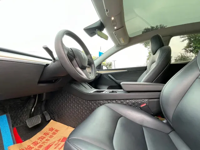 Tesla Model Y — Фото автомобиля 8