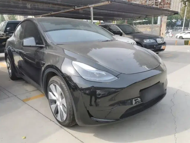 Tesla Model Y — Фото автомобиля 3