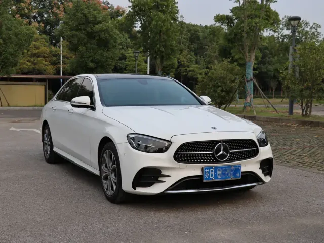 Mercedes-Benz E-Class — Фото автомобиля 5