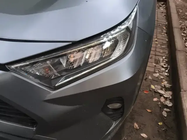 Toyota RAV4 — Фото автомобиля 5