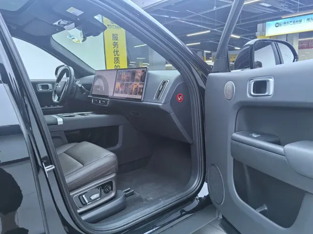Li Auto L8 — Фото автомобиля 21