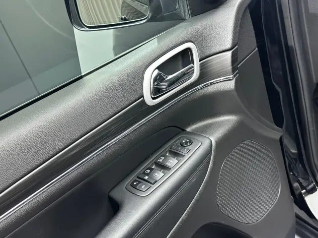 Jeep Grand Cherokee — Фото автомобиля 8