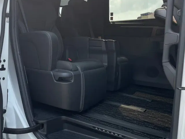 Toyota Alphard — Фото автомобиля 11