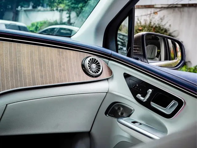 Mercedes-Benz EQE SUV — Фото автомобиля 17