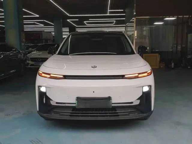 Leapmotor B10 — Фото автомобиля 2