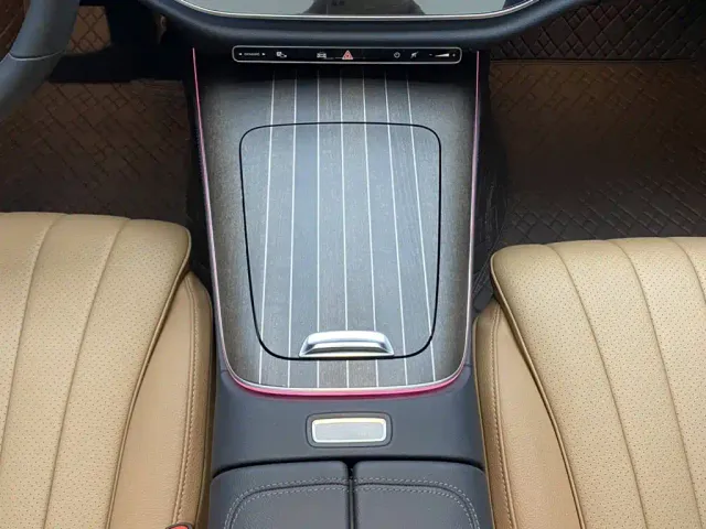 Mercedes-Benz E-Class — Фото автомобиля 25