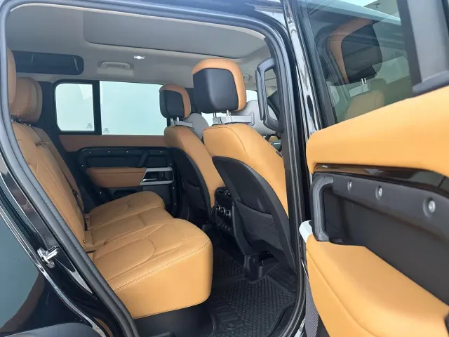 Land Rover Defender — Фото автомобиля 8