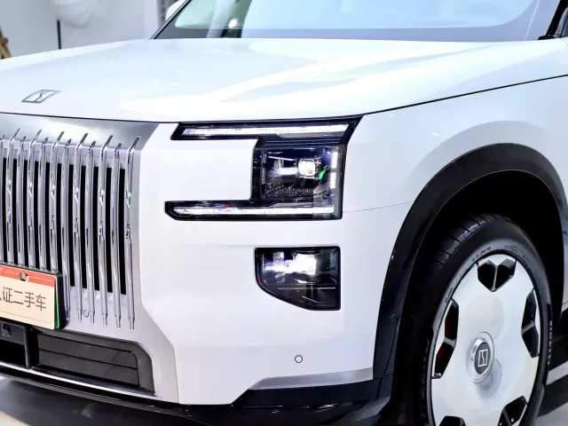 ZEEKR Zeekr 9X 2025 model Ultra Edition 70kWh — Фото автомобиля 12