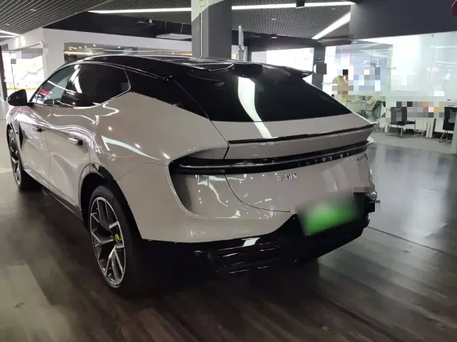 Lotus Eletre — Фото автомобиля 8