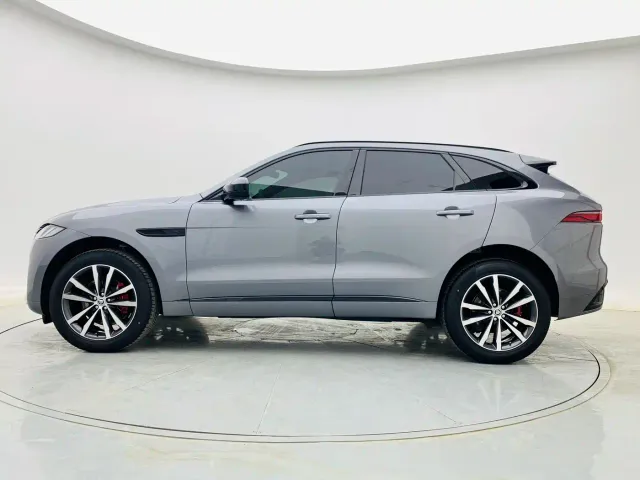 Jaguar F-Pace — Фото автомобиля 4