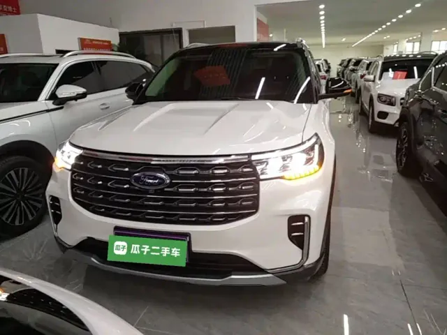 Ford Explorer — Фото автомобиля 2
