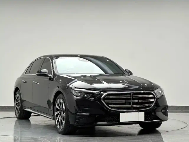 Mercedes-Benz E-Class — Фото автомобиля 3