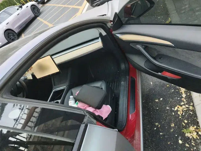 Tesla Model 3 — Фото автомобиля 17