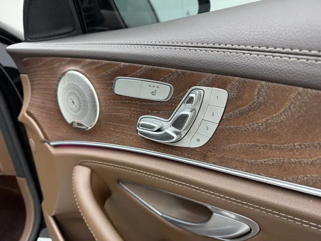 Mercedes-Benz E-Class — Фото автомобиля 18