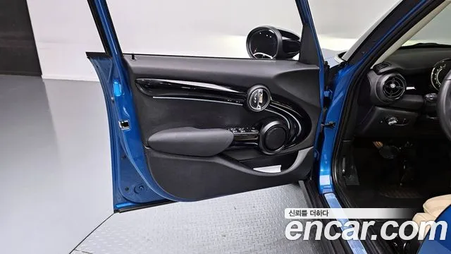 Mini Cooper Cooper 5 дверей Classic Plus — Фото автомобиля 20