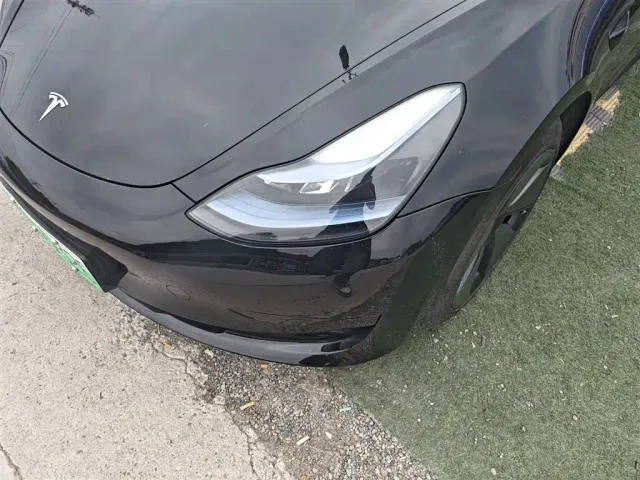 Tesla Model 3 — Фото автомобиля 17